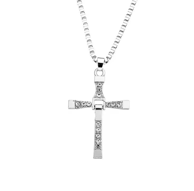 Le Collier à Croix de Dominic Toretto